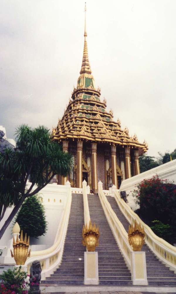 Изображение:Saraburi Wat Phra Buddha Baat.jpg